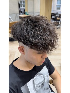 レイズ 名古屋(RAYS) 外国人風刈り上げフェード無造作スペインカール