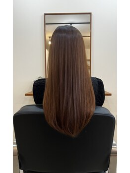 ルームズアンドルーツ(ROOMS&ROOTS)の写真/【ちゅるんとツヤ髪☆】自然な仕上がりのナチュラルストレートへ♪思わず触りたくなる柔らかな髪に☆