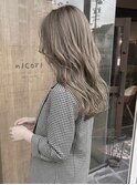 ロング×ナチュラルアッシュブロンド1