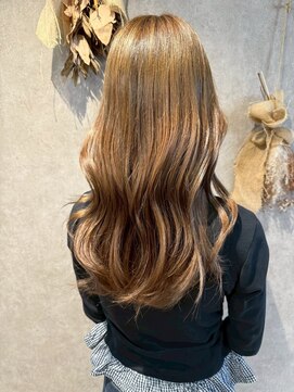 パーミル ヘア クマモト(permille ‰ hair Kumamoto) ベージュ×うる艶巻き髪