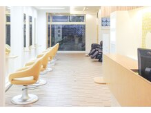 ヘアアンドフェイス マリィファースト(Hair&Face Marry First)の雰囲気（店内は明るく広いお店となっています！）