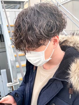 ウェイビーエフティフィフス 横浜西口(WAVEY ft.fifth) ツイストスパイラルパーマ波巻き無造作刈り上げ前下がりマッシュ