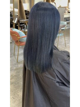 シア(sia) 透明感ネイビーブルー