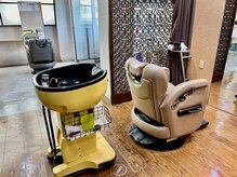 シュクレプールオムの雰囲気（一度座ったら、その席から動かなくてもOK。シャンプー台が移動!）