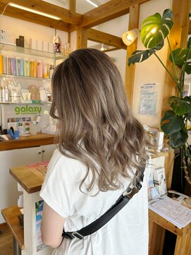 ギャラクシー ヘアードレッサーズ(galaxy hairdressers) 根本伸びても気にならないバレイヤージュグレージュ