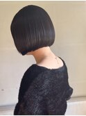 レトロな黒髪コンパクトボブヘア/ワンレングスボブ/ショートボブ