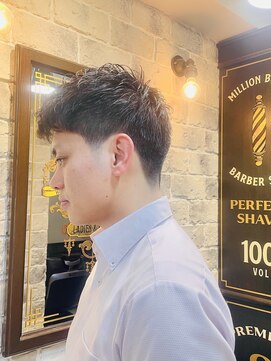 ミリオンバックス 上野(Million Bucks) 刈り上げショートパンクテーパーフェード