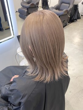 クオン 伊勢崎(QUON.) グレージュカラー