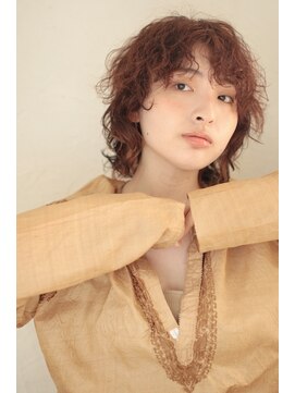 ファム(FAM) ミディアムレイヤー　パーマ　ウルフ　オレンジベージュ　代官山