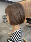 スジ感も感じられるハイトーンな白髪染め　　村田