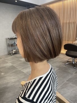 リファインド(REFINED) スジ感も感じられるハイトーンな白髪染め　　村田