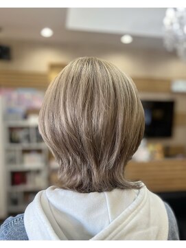 ヘアーメイク ダンス(hair make DANCE) ブリーチでつくる｜やわらかなくすみベージュ