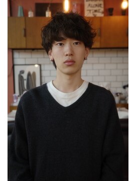 エディ(Edy) マッシュウルフ波巻きスパイラルパーマメンズパーマ眉毛カット