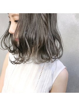 ミント(mint) 透け感溢れる、シルバーグレー