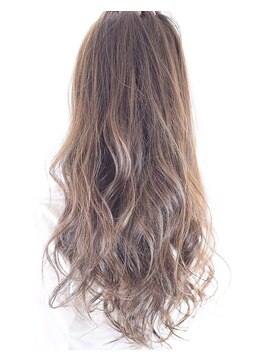 ジゼル(gisele) こなれキレイ、抜け感ハイライト☆