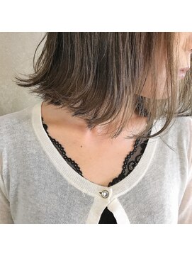 ミント(mint) 切りっぱなし束感ボブ×グレージュ