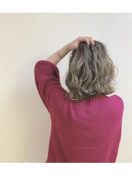 ミミ ブランシェ(Mimi Branche) ショートバレイヤージュ