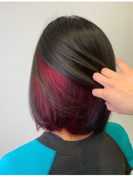 ジウ 上通り(JIU) 黒髪暗髪×ビビッド暖色カラーインナーカラーショートボブ