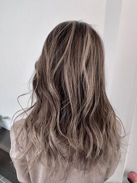 ネウィ 秋田(newi) 大人かわいいエギョモリ ミルクティーブラウン ひし形シルエット