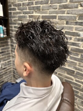 ミリオンバックス 御徒町店(Million Backs) 束感ショート/スパイラル/スキンフェード<理容室>[メンズ]