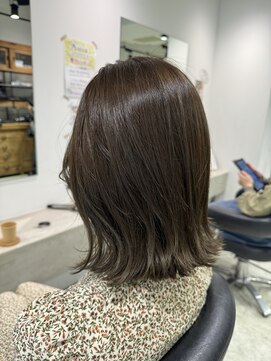 ビブ(VIV) オリーブベージュ外ハネくびれボブ