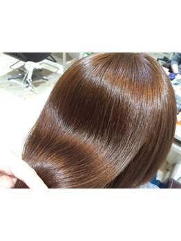 髪質を見極めた施術で、艶感のあるカラーを実現！ダメージを抑えた、透明感のある仕上がり♪ハイライトも◎