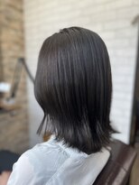 アトリエナガノ(atelier nagano)&nbsp;ニュアンスカラー/センターパート/ツヤ髪スタイル/ブルージュ