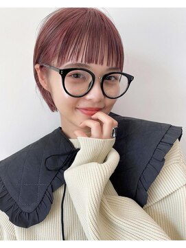 アム(am) ピンクベージュ切りっぱなしボブ前髪ありミルクティベージュ