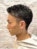 七三分け束感カジュアルショート