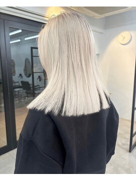 シーカ ニカイ(siika NIKAI) ホワイトカラー