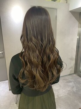 オリーブグレージュ