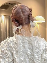 ニモ(NIMO.) ハイトーンピンクの編み込みボブアレンジ
