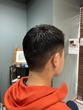 オールマンバーバーショップ 流山おおたかの森(Allman Barbershop) 波巻きツイストスパイラル/センターパート/流山おおたかの森