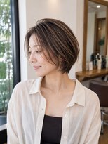 バグズ(Baguz)&nbsp;白髪ぼかしハイライト丸みショートボブ