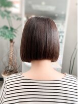 ヘアーフォーカス&nbsp;【小顔＆首細効果】地毛風ストレート×ぷつっとショートミニボブ