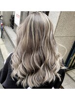 ピヨン 心斎橋(piLLon)&nbsp;3Dハイライトカラー☆プラチナシルバー