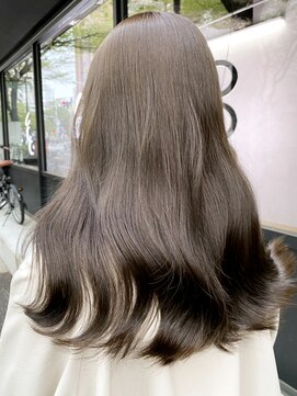 アイティーバイアルバム 藤沢店(IT by ALBUM) アッシュロング_くびれヘアビタミンカラー_ba337091