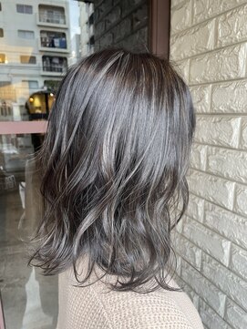 リー 東三国(Lee) ボブ×ハイライト