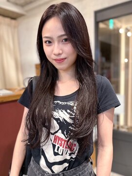 アトリエ(atelier.) アップバング 顔周りカット ロングレイヤー グレージュカラー