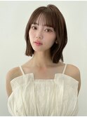 グレージュ切りっぱなしボブ前髪ありミニボブミルクティベージュ
