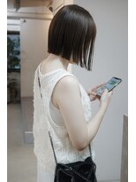 フェイヴィーズ(FavyS)&nbsp;透明感グレージュパツッと切りっぱなしボブ