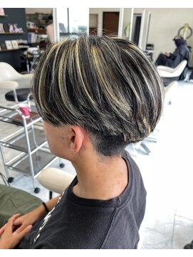 メンズサロン ガウディ 博多店(men's salon Gaudi) 金メッシュ×センターパート