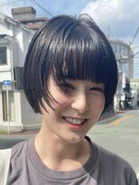 カムジーヘッドカミノウラ(COMEGHEAD KAMINOURA)&nbsp;上乃裏ショートボブくびれショートイルミナカラー顔周りレイヤー