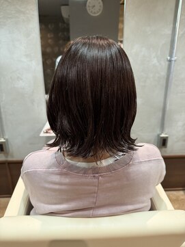 大人ピンクの外ハネスタイル