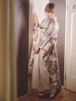 グローリープラス(Glory+plus)の写真/卒業式のご予約◎後ろ姿まで写真映えする可愛いヘアと着崩れしにくい着付けで、特別な一日を素敵に演出♪