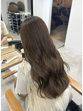 クラン 岡本(Chlan) 透明感アッシュベージュ　ゆるふわロング