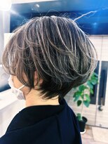 オーガニックイズオーディナリー(organic is ordinary)&nbsp;大人ショート/ハイライト/おしゃれグレイカラー/40代/50代/60代