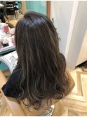 お洒落ハイライトのグレージュカラー☆店長 川上功介
