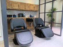 ビスト(vist)の雰囲気（フラットのシャンプー台で負担軽減。お寛ぎください。[髪質改善]）
