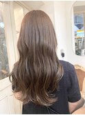 ミルクティーグレージュロングヘアー艶髪明るくても綺麗なカラー